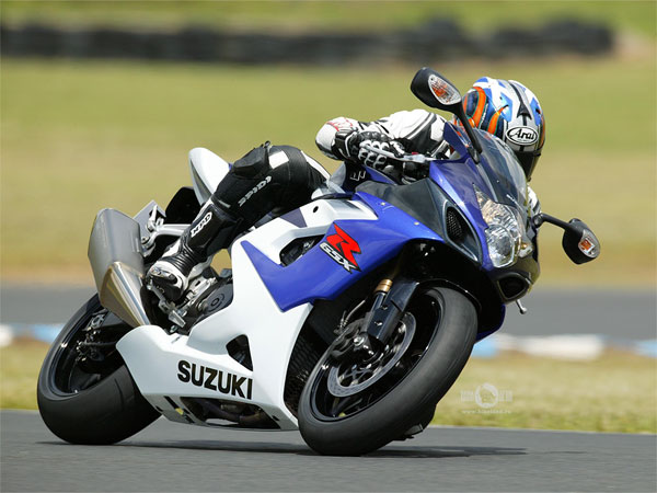 Спортбайк Suzuki GSX-R1000 образца 2005 года
